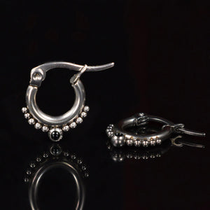 small tribal dot earrings in steel with black onyx stone