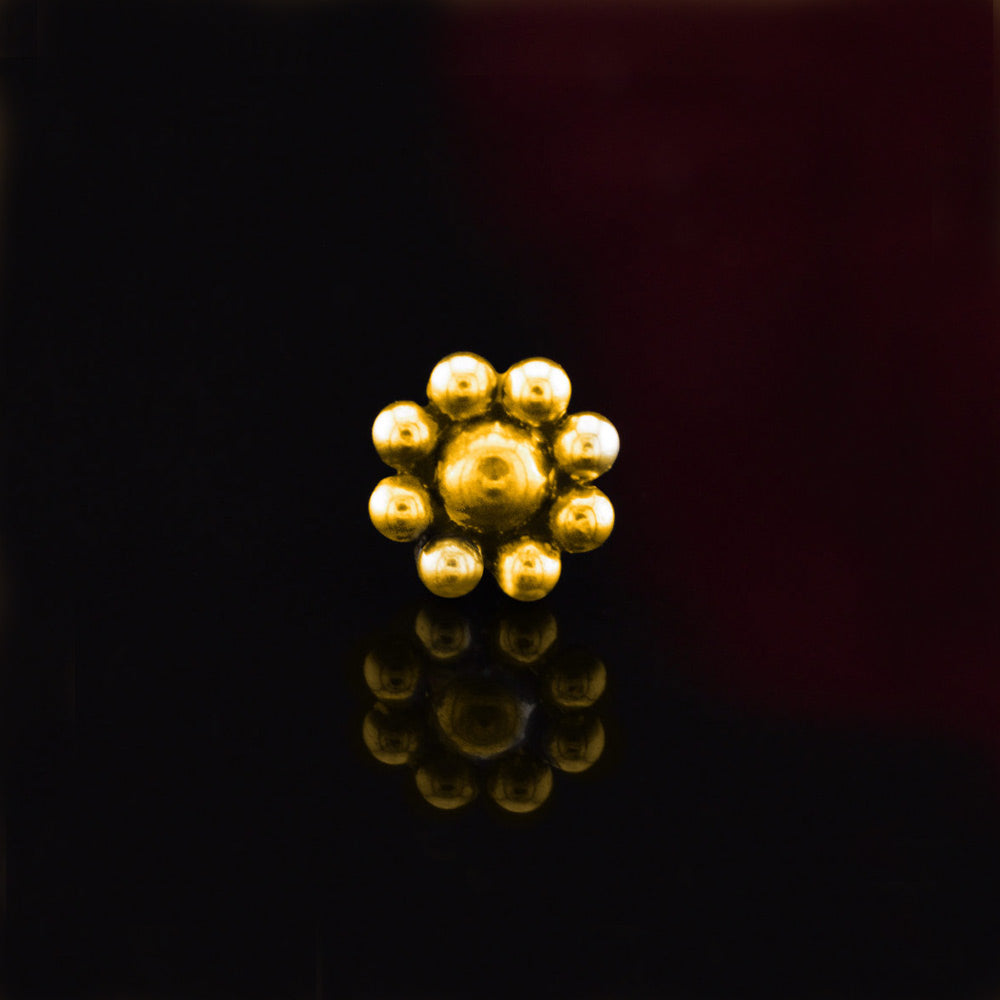 beaded flower nose stud in gold surgical steel
