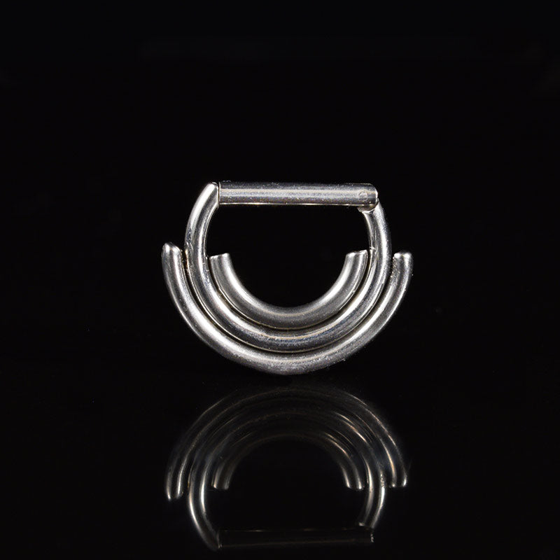 small septum clicker sits snug and close to septum