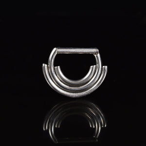 small septum clicker sits snug and close to septum