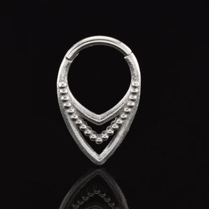 Triple V shape clicker ring with tribal dots