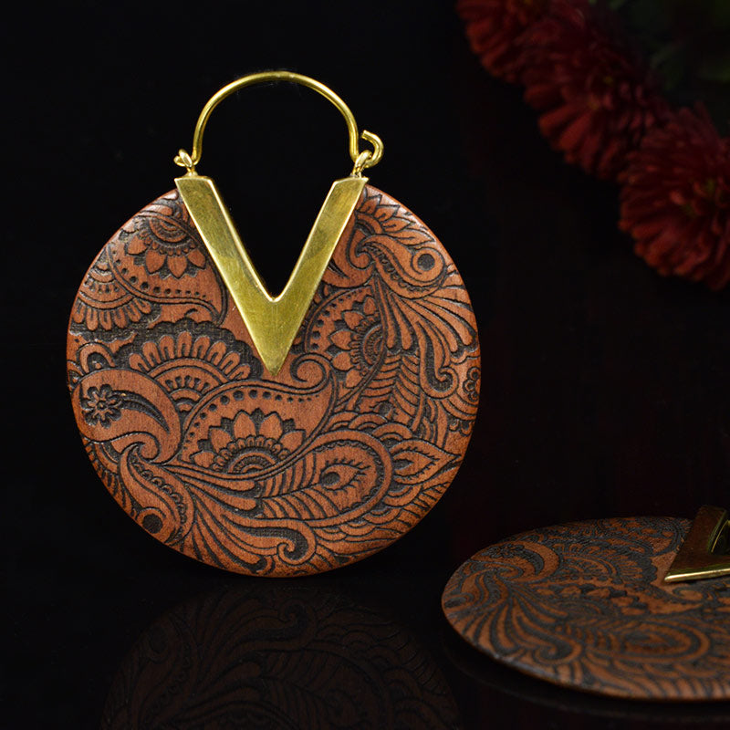 wooden earrings with engraved paisley design