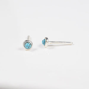 Silver nose stud with turquoise stone
