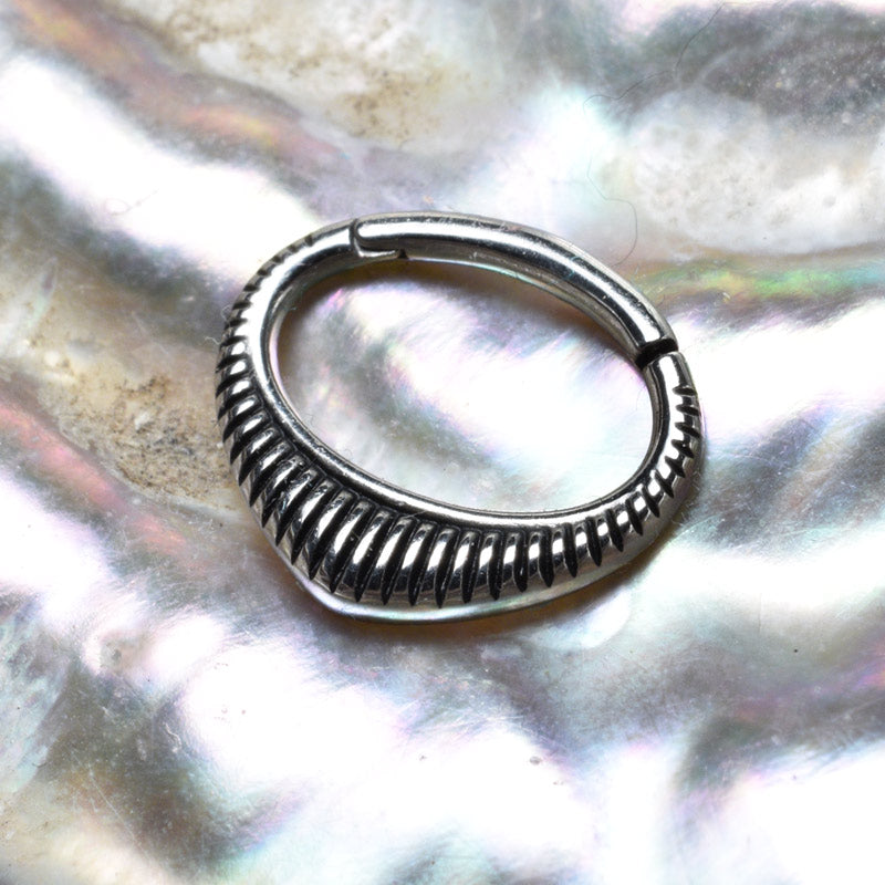 Small Grooved Arrow Clicker for Septum, Daith or Rook