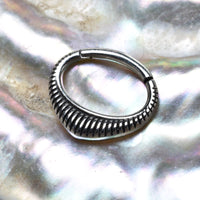 Small Grooved Arrow Clicker for Septum, Daith or Rook