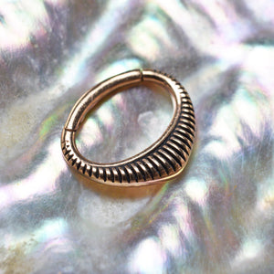 Small Grooved Arrow Clicker in Rose Gold 